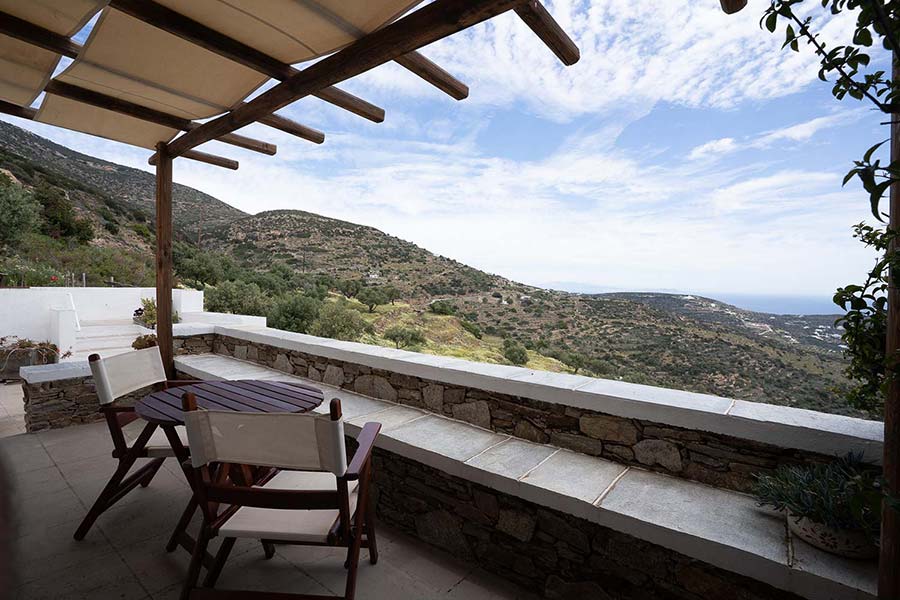 Βεράντα με θέα στη θάλασσα στο διαμέρισμα Βουκαμβίλια