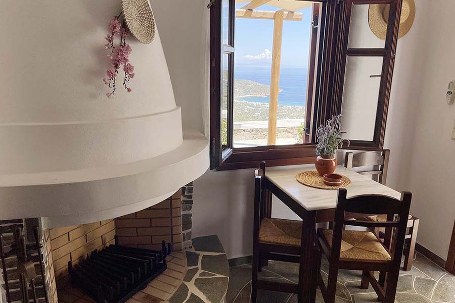 The dinning table and sea view